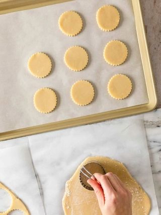 Baking-paper-baking-tray-cookies