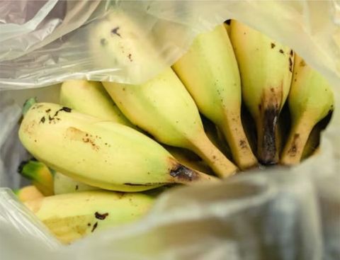 Bag-on-a-roll-bunch-bananas