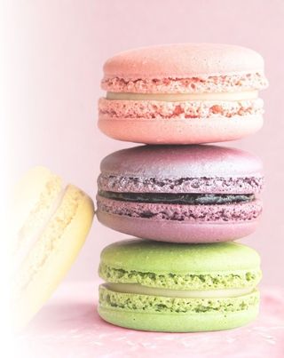 Macarons-colourful-tower